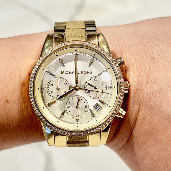 Michael Kors Women's Ritz Gold Toned Stainless Steel Watch With Crystal Topring - Picture 6 of 12